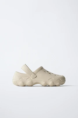 SABOTS CAOUTCHOUTÉS