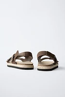 SANDALES EN CUIR À BOUCLES ET JUTE