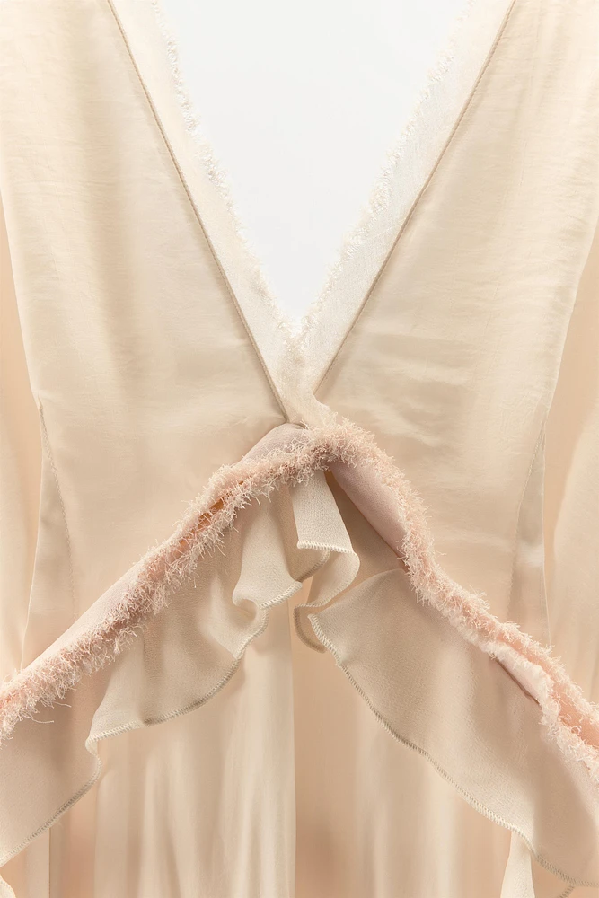 ROBE MI-LONGUE EFFRANGÉE À VOLANTS