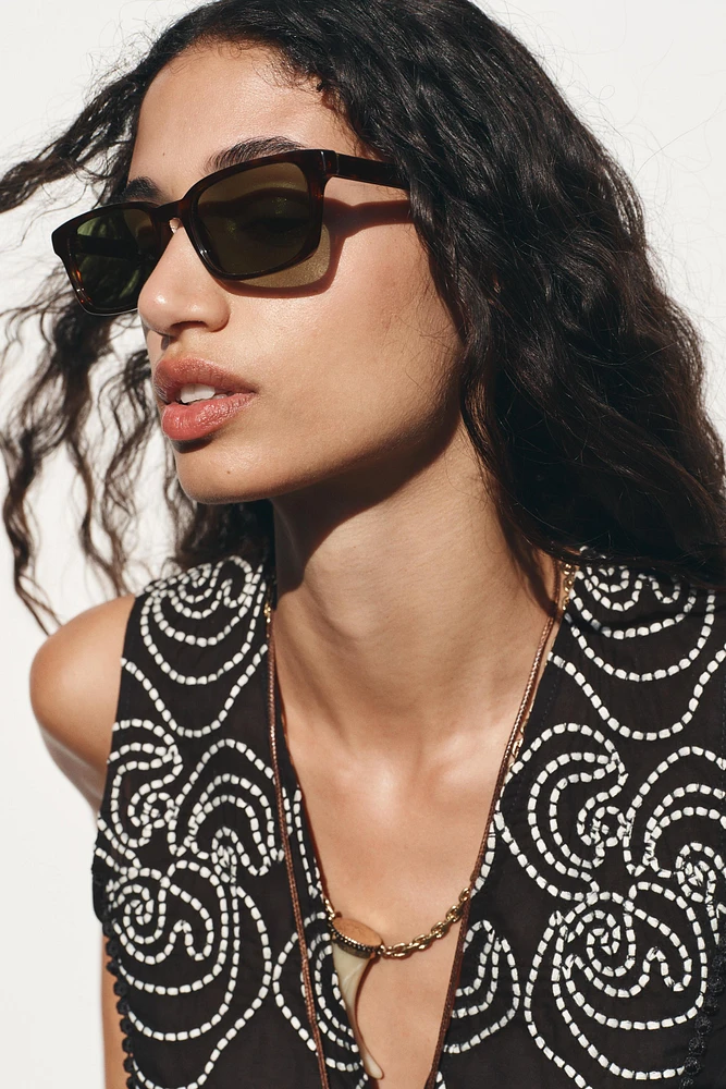 EMBROIDERED LACE BLOUSE