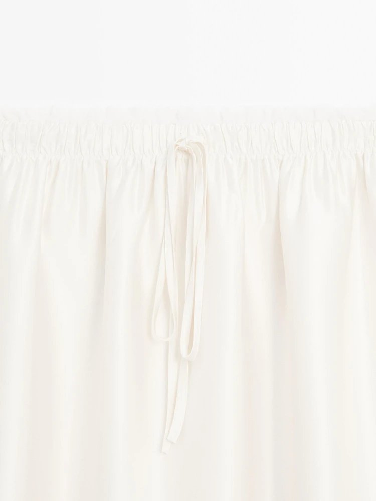 Contrast lace-trimmed skirt