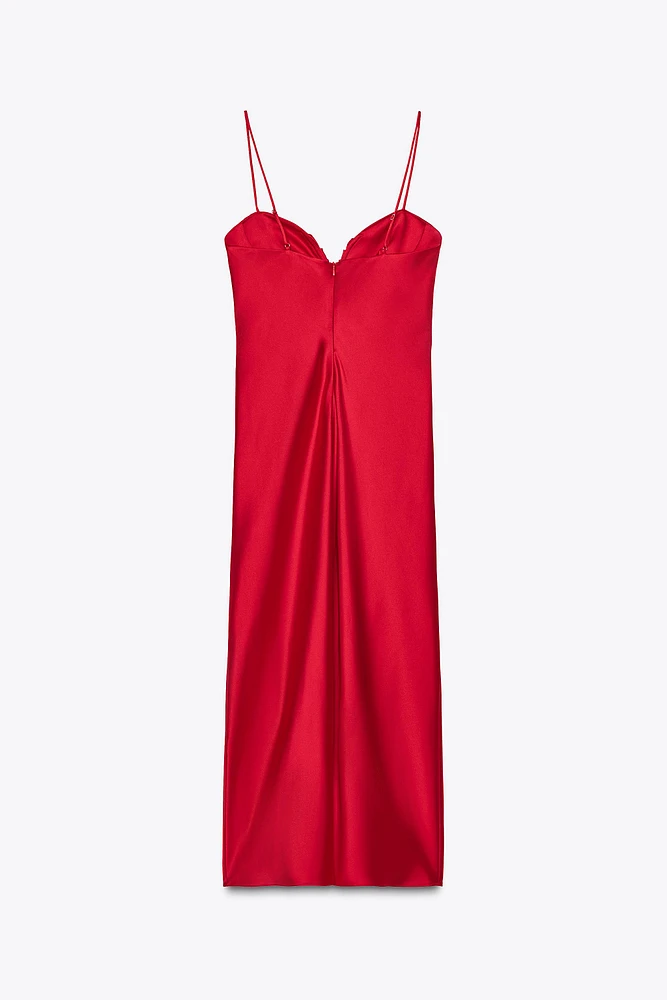 ROBE MI-LONGUE SATINÉE AVEC DÉCOLLETÉ EN CŒUR