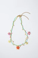 LOT DE DEUX COLLIERS FANTAISIE FLEURS