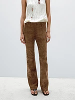Pantalon flare en cuir finition daim