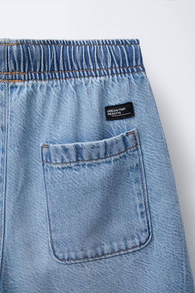 BERMUDA EN DENIM CARGO AMPLE
