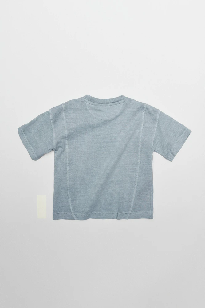 GARMENT DYE EMBROIDERED LOGO T-SHIRT