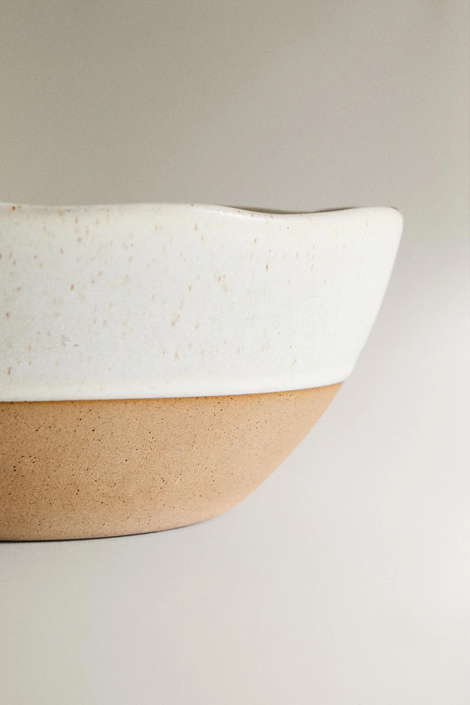 SALAD BOWL WITH RAISED DESIGN