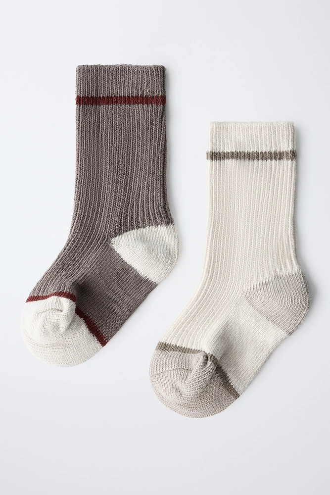 LOT DE DEUX PAIRES CHAUSSETTES