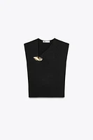 KNIT TOP WITH GOLDEN APPLIQUÉ