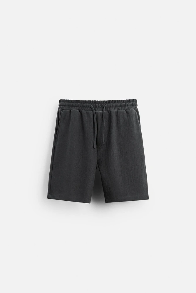 TEXTURED JOGGER SHORTS