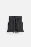 TEXTURED JOGGER SHORTS