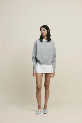 PLEATED SLEEVE SWEATSHIRT