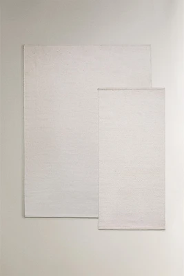 LIGHT-COLORED WOOL AREA RUG