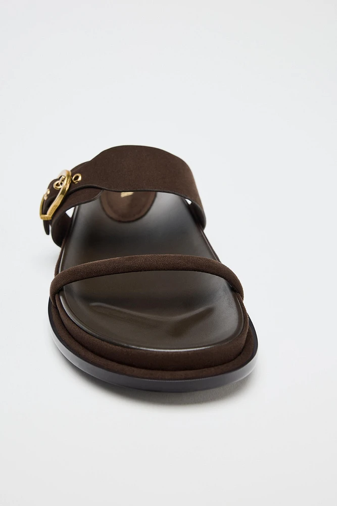 BUCKLE SANDALS