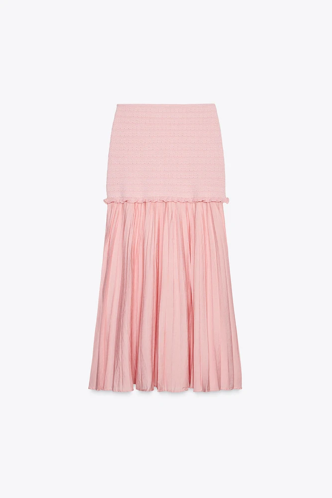 JUPE EN MAILLE MATIÈRES VARIÉES