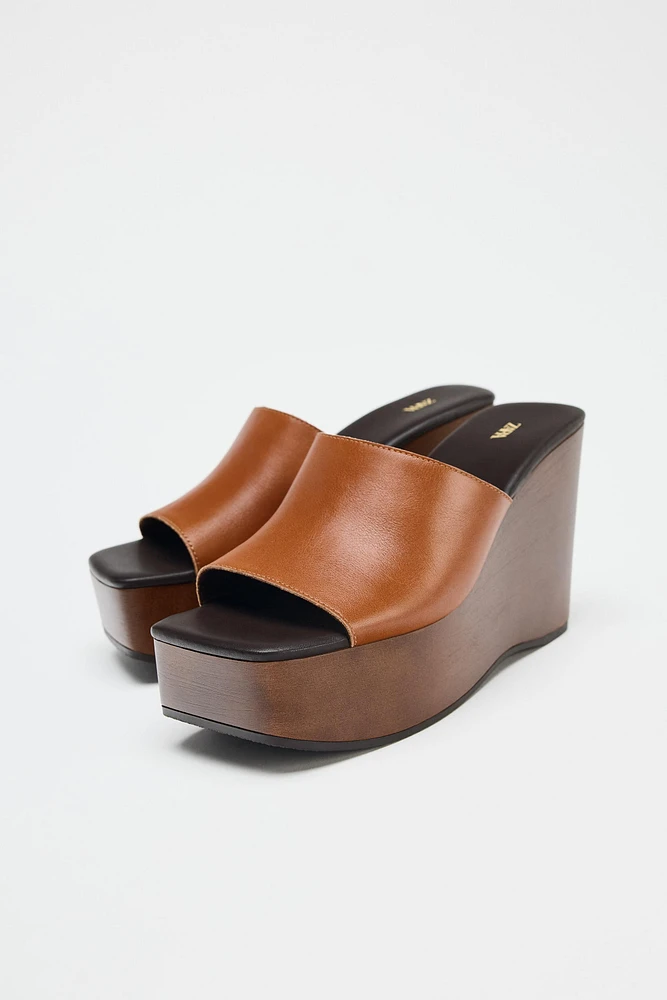 LEATHER WEDGE