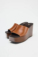 LEATHER WEDGE