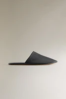 CHAUSSONS OUVERTS À L'ARRIÈRE CUIR