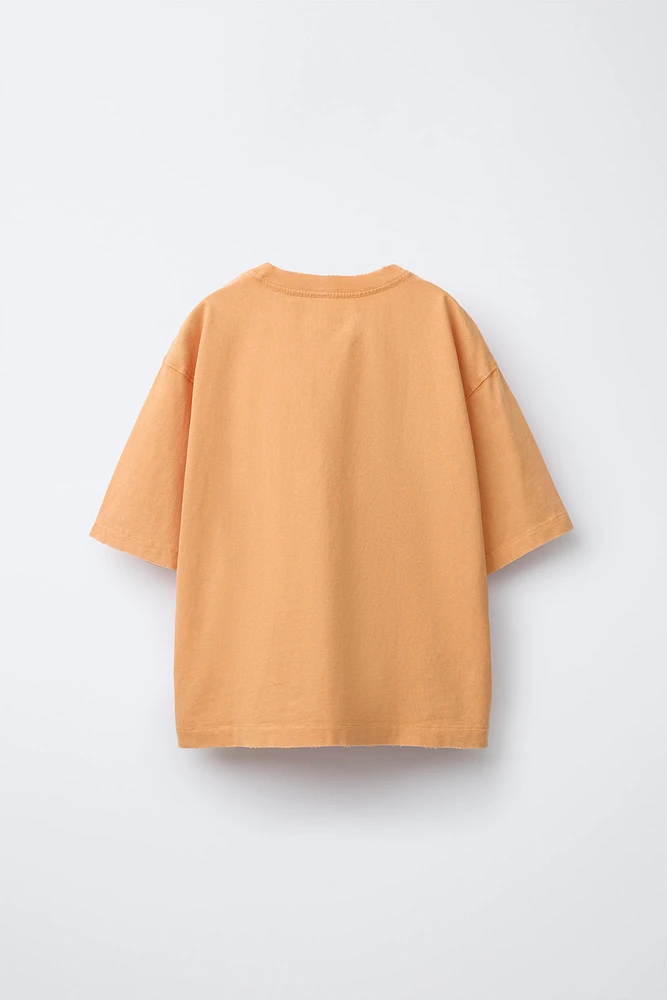 T-SHIRT EFFET DÉLAVÉ À POCHE