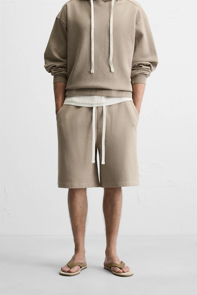 BERMUDA DE JOGGING REGULAR FIT