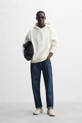 SWEAT BASIQUE À CAPUCHE