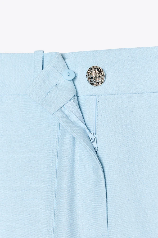 PANTALON DROIT BOUTON MÉTALLIQUE