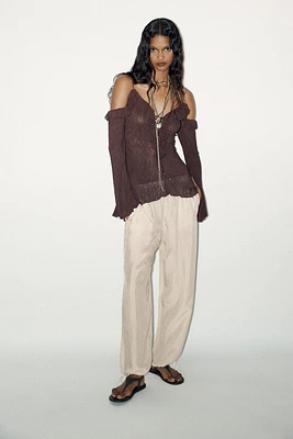RUFFLED COLD-SHOULDER TOP