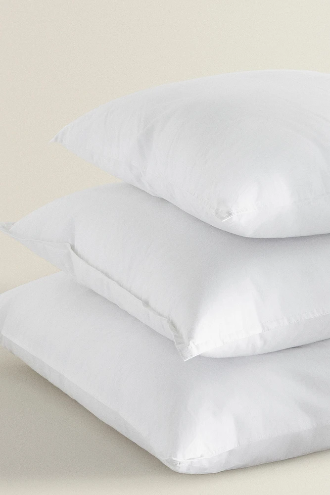 COUSSIN DE GARNISSAGE FIBRE TOUCHER DOUX