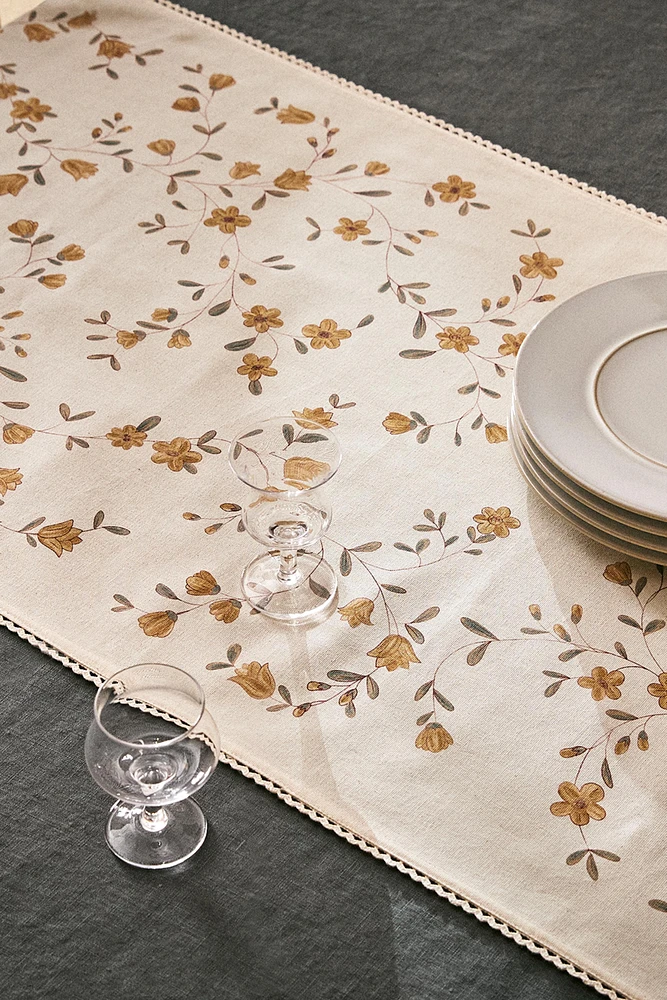 FLORAL PRINT TABLE RUNNER