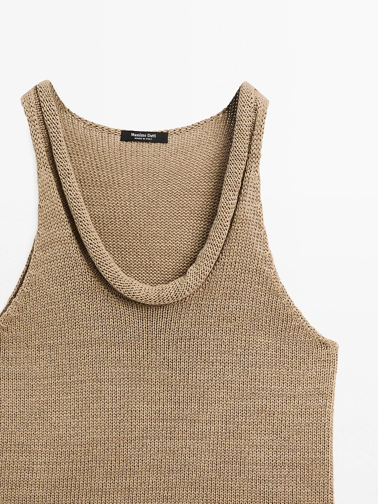 Crop top with neck detail