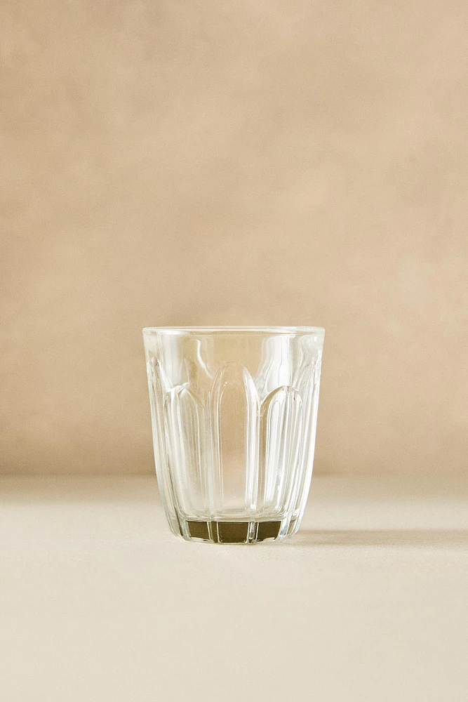 COFFEE TUMBLER WITH RAISED DESIGN