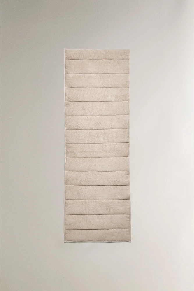 QUILTED TOPPER WITH TOPSTITCHING