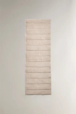 QUILTED TOPPER WITH TOPSTITCHING