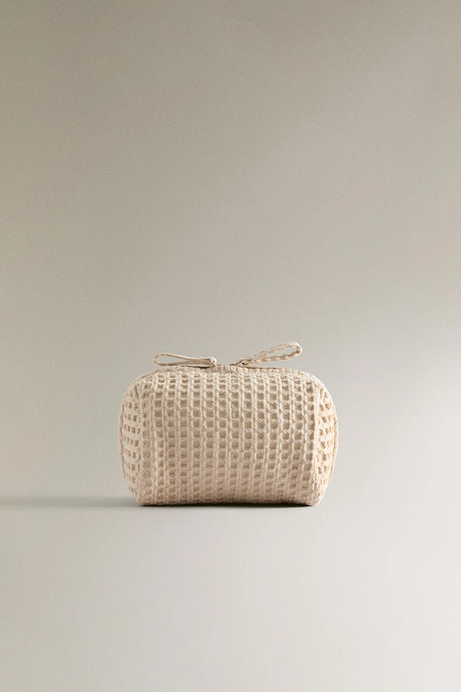 WAFFLE-TEXTURE FABRIC TOILETRY BAG