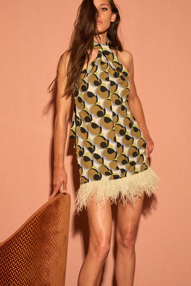 ROBE COURTE IMPRIMÉE GÉOMÉTRIQUE PLUMES
