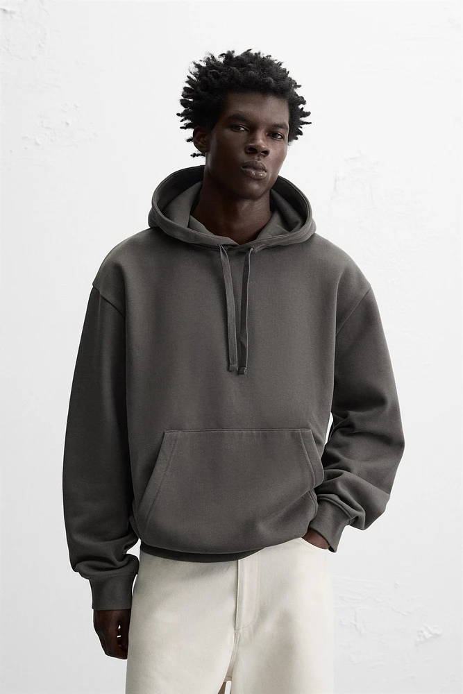 BASIC HOODIE SWEATSHIRT