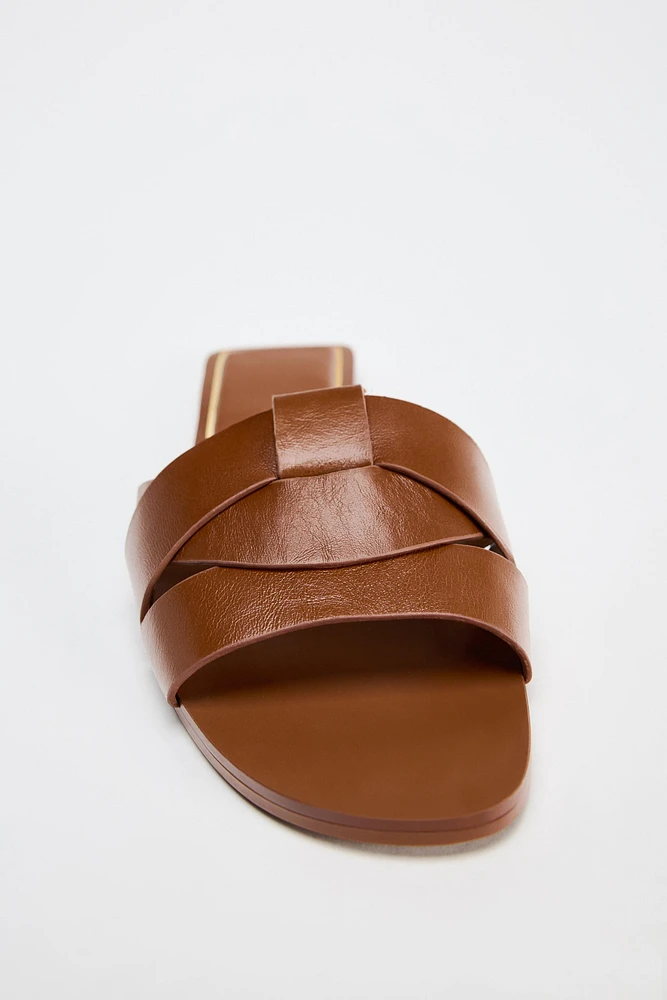 FLAT CROSSED LEATHER SANDALS