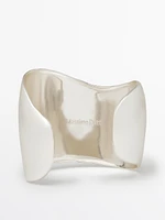 Wide rounded bracelet