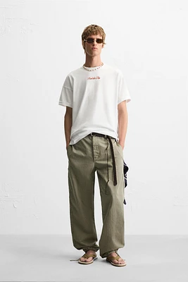 T-SHIRT IMPRIMÉ EN MATIÈRES VARIÉES