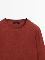 Crew neck knit sweater