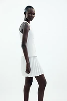 ROBE COURTE EN MATIÈRES VARIÉES