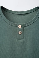 T-SHIRT SANS MANCHES BOUTONS