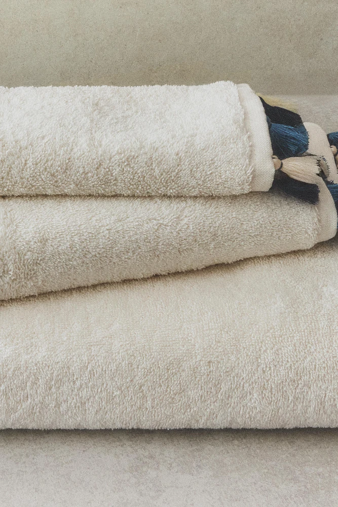 SERVIETTE DE BAIN POMPONS
