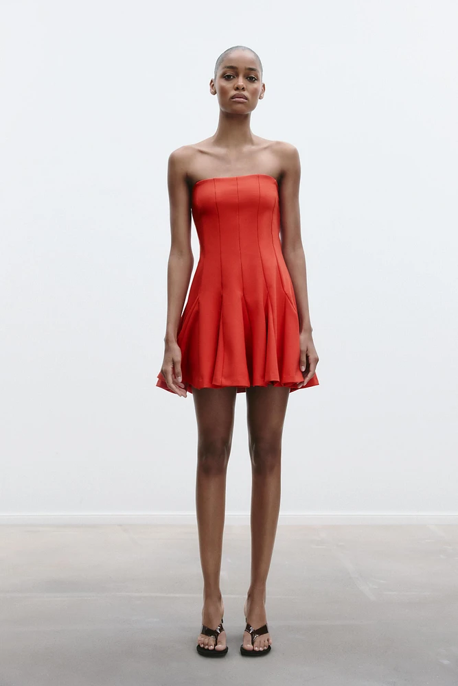 ROBE COURTE À GODETS