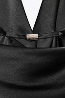 TOP SATINÉ AVEC VERROTERIE