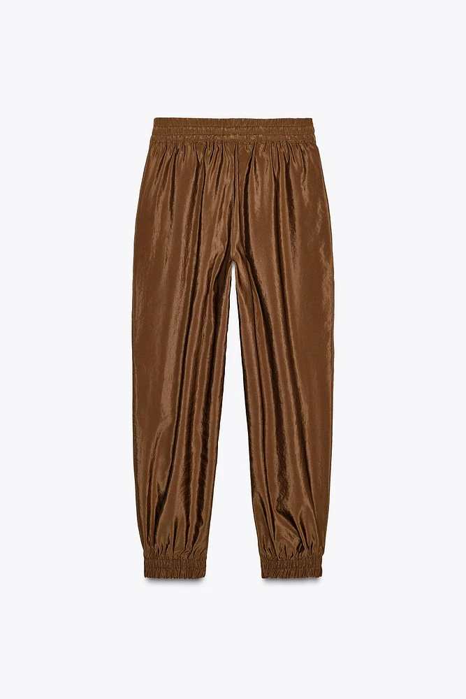 PANTALON RESSERRÉ AUX CHEVILLES