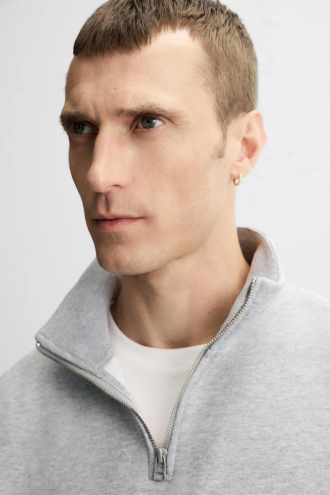 BASIC QUARTER ZIP SWEATSHIRT
