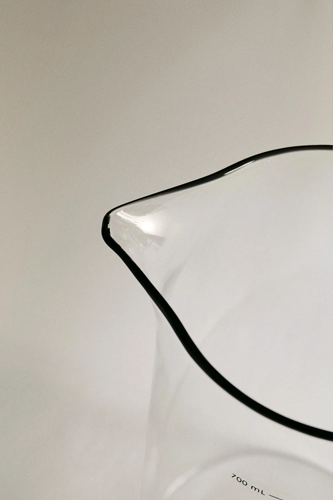 BOROSILICATE GLASS MEASURING PITCHER