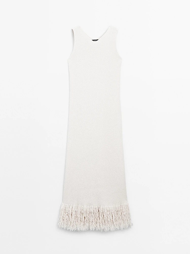 Knit dress with fringed hem