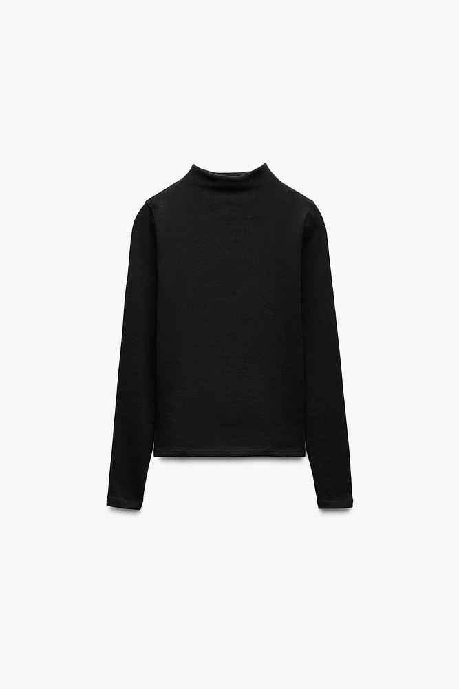 HIGH COLLAR TOP